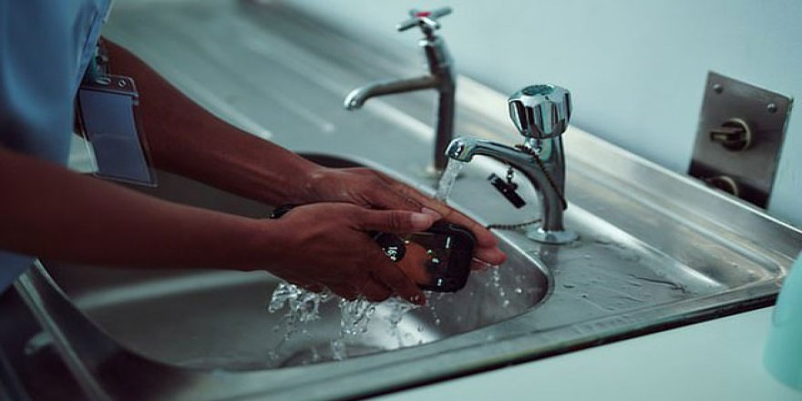 İngiltere’de dünyanın ilk antibakteriyel telefonu piyasaya çıkacak