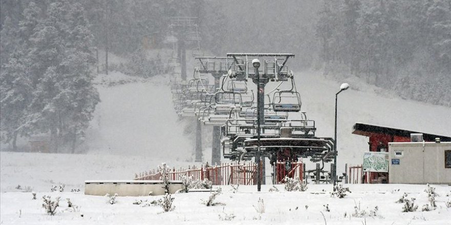Cıbıltepe Kayak Merkezi'nde kar kalınlığı 15 santimetreye ulaştı