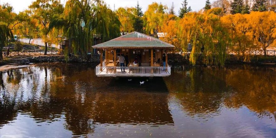 Bozkırın ortasındaki 'Balıklı Göl'de hazan güzelliği cezbediyor