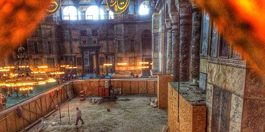 Ayasofya Camii'ndeki dev iskele 7 yıl sonra kaldırıldı