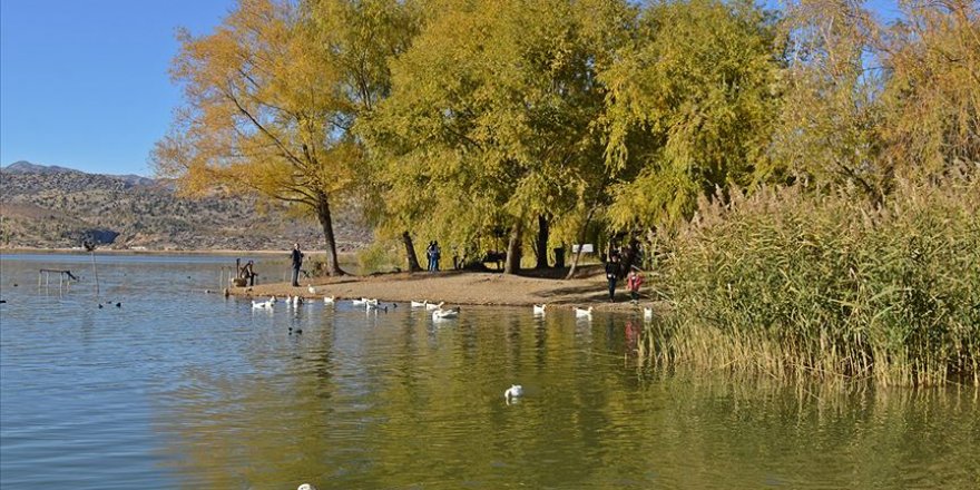 Gölbaşı Gölleri Tabiat Parkı'nda sonbahar güzelliği
