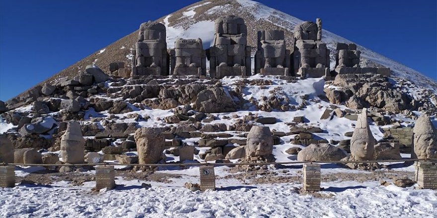 Nemrut Dağı beyaza büründü