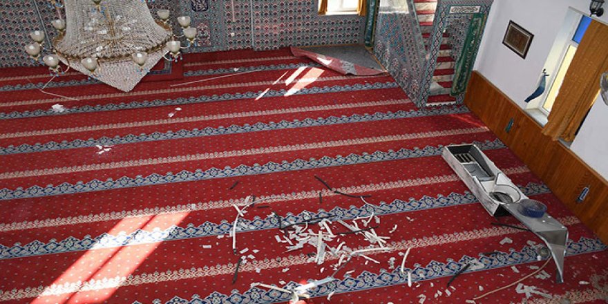 Heyelan nedeniyle ibadete kapatılan cami 5 kez soyuldu