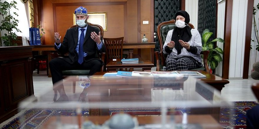 'Ezanının sesiyle uyandım hemen dışarıya koştum' diyen ABD'li anne ve oğlu İslamiyet'i seçti