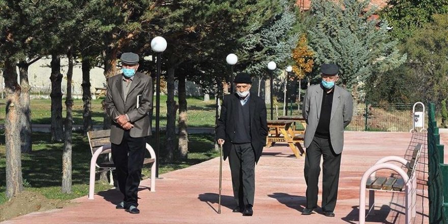 Beldelerine kurdukları vakıfla yaşlılara sahip çıkıyorlar