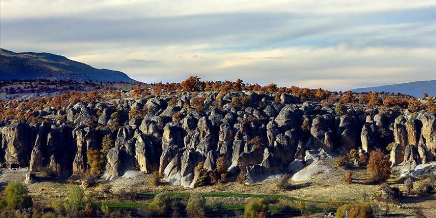 Kapadokya'yı andıran 2 bin yıllık antik kentte sonbahar güzelliği