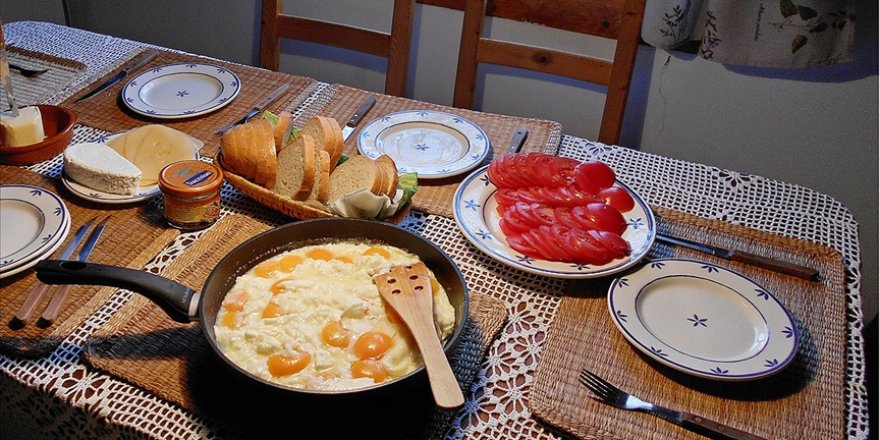 Dört kişilik ailenin açlık sınırı 2 bin 517, yoksulluk sınırı 8 bin 198 lira