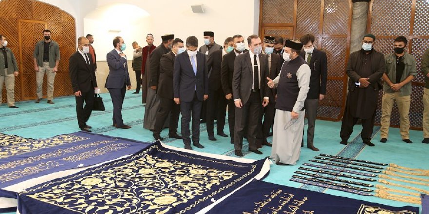 Bağdat'taki Abdulkadir Geylani Türbesi'ne Gavs-ı Azam örtüsü serildi