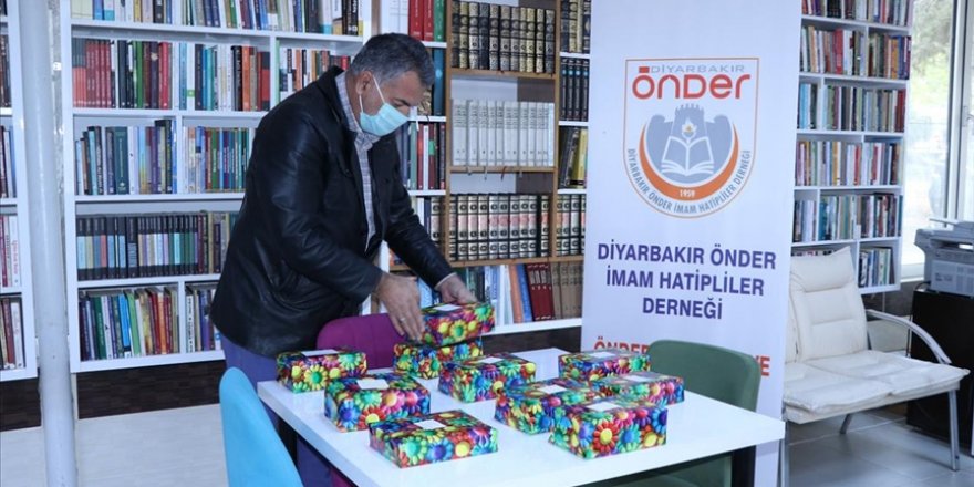 Uzaktan eğitim gören öğrencilere 'paket kitap' hizmeti