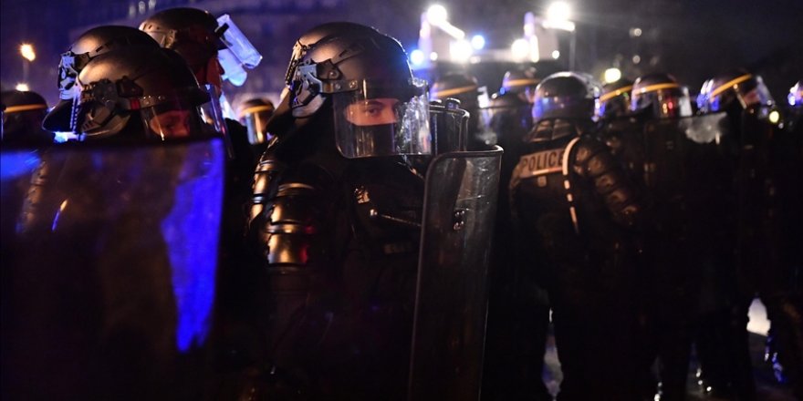 Fransa'daki 'ırkçı' şiddetin faili polisler gözaltına alındı