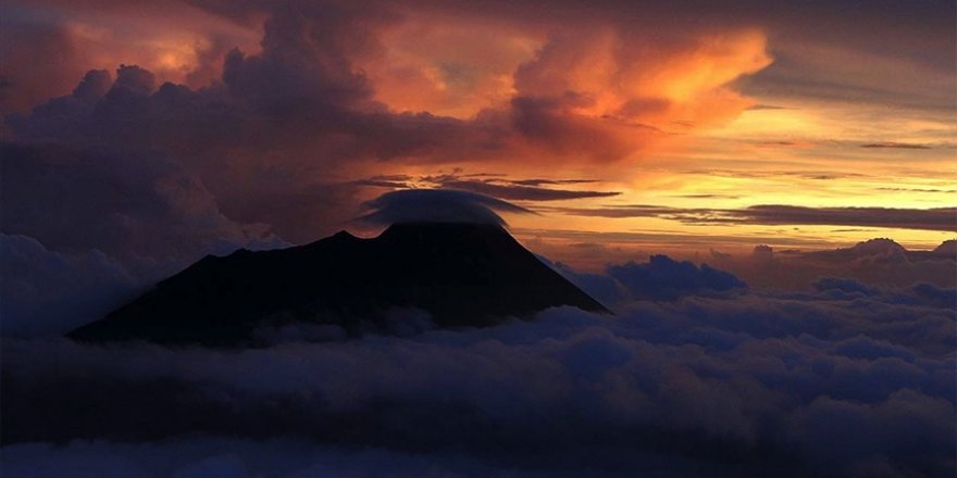 Endonezya'da Ili Lewotolok Yanardağı için 'turuncu' alarm verildi