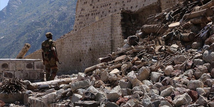 Yemen'deki Marib Valiliği: Husiler yerleşim bölgelerini balistik füzeyle vuruyor