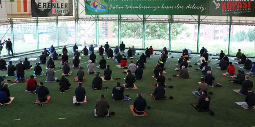 Cuma namazı spor salonlarında da kılınabilecek