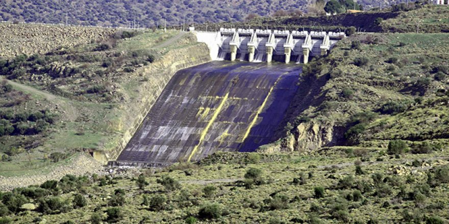 Güzelhisar Barajı'nda su seviyesi gün geçtikçe düşüyor