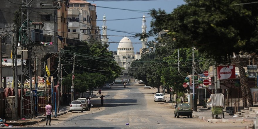 Gazze'de Kovid-19 nedeniyle kamu kurumlarında aylardır kısmi yürütülen faaliyetler yeniden başladı