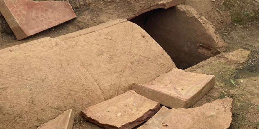 İznik'te 5 lahit bulunan zeytinlikte yeni mezar odaları bulundu