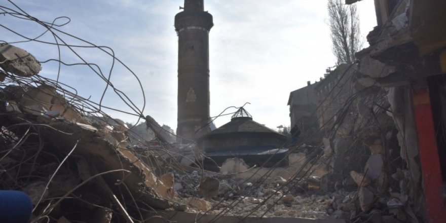 Yıkılan metruk bina 510 yıllık tarihi eseri gün yüzüne çıkardı