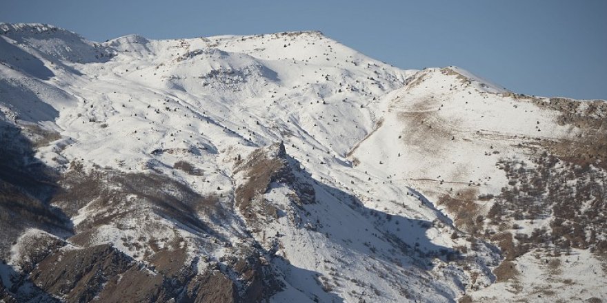 Tunceli'nin dağlarında kış ovalarında sonbahar havası yaşanıyor