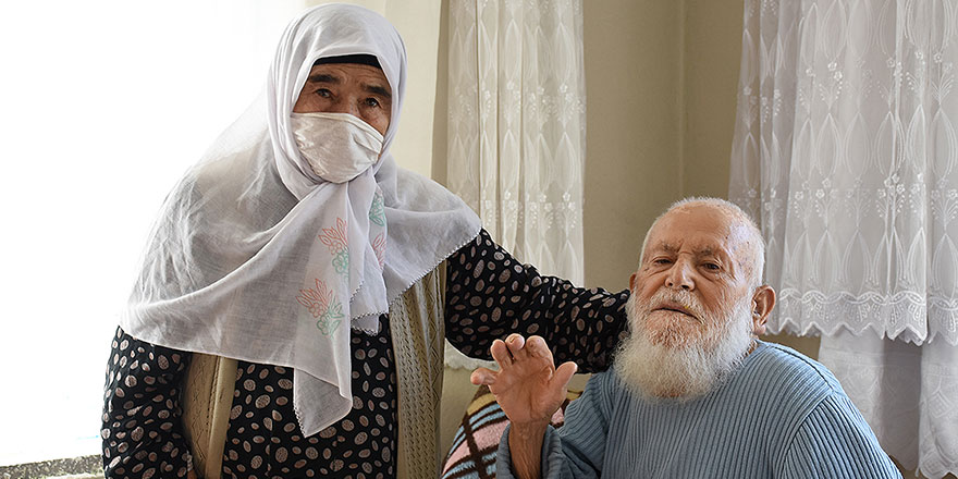 85 yaşındaki ninenin Kovid-19 yorumu: Ölüm Allah'tan ama tek düşündüğüm şey eşim oldu