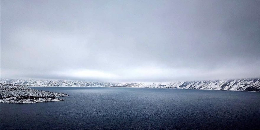 Nemrut Krater Gölü beyaz rahmete büründü