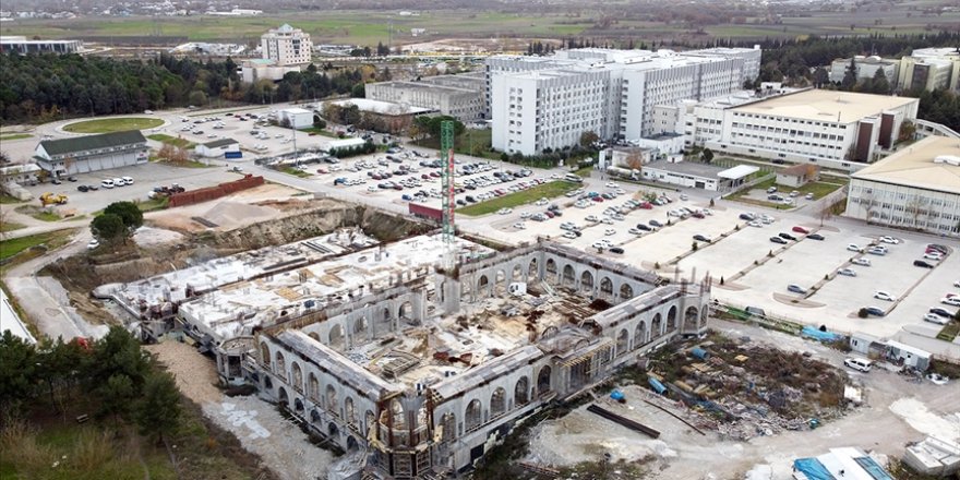 Uludağ Üniversitesi yerleşkesinde cami ve külliye inşaatı yükseliyor
