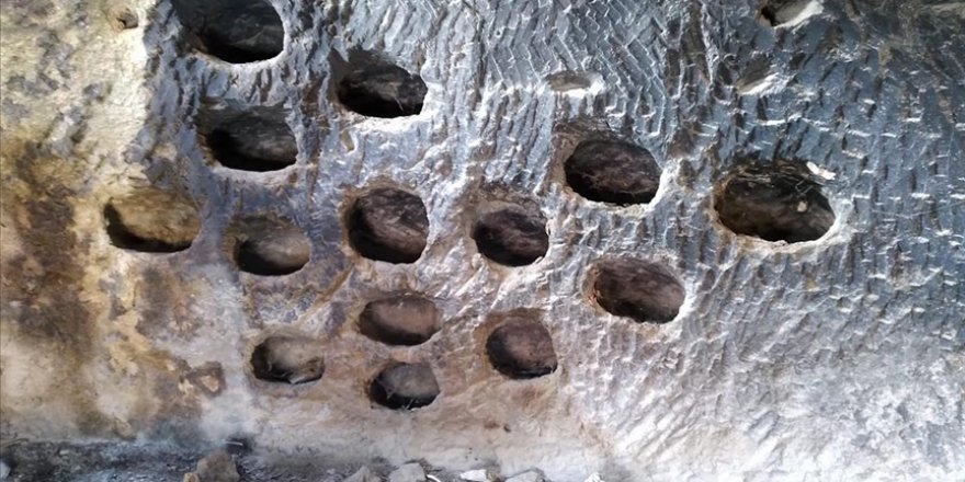 Frigya'da ölülerin küllerinin saklandığı oyuklar bulundu
