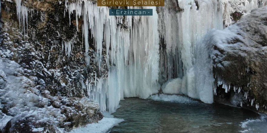 Buz tutan Girlevik Şelalesi'nde kartpostalık manzara oluştu