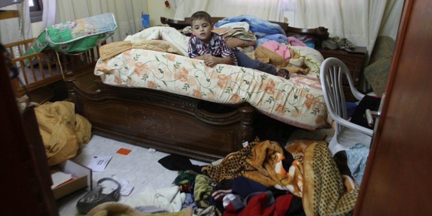 Yahudi yerleşimcilerden koyun arama bahanesiyle Filistinlilerin evlerine baskın