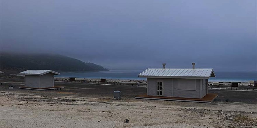 Salda Gölü'nde kıyıdan 500 metre geriye ahşap üniteler yerleştirildi