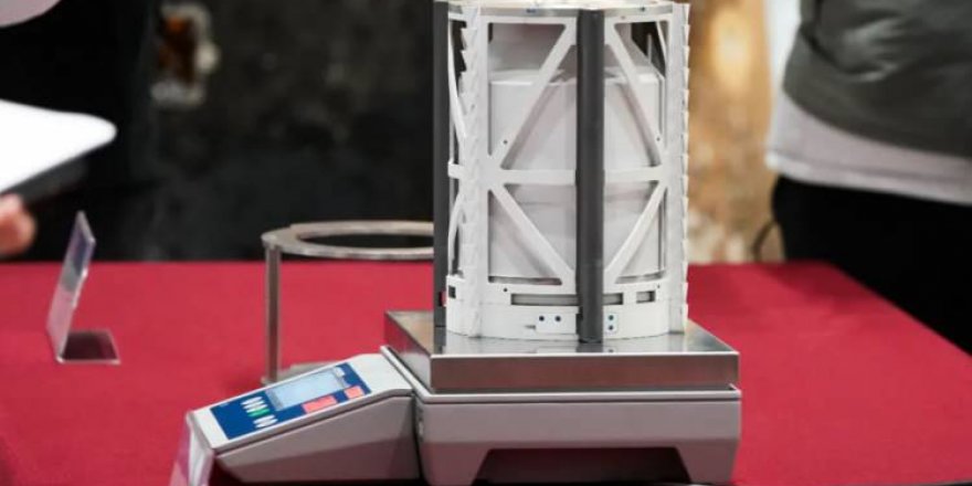 Çinli Chang'e-5, ilk Ay örneklerini teslim etti