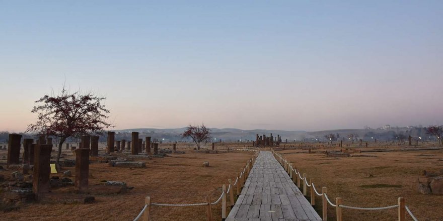 Sokağa çıkma kısıtlamasıyla tarihi mekan ve türbeler sessizliğe büründü