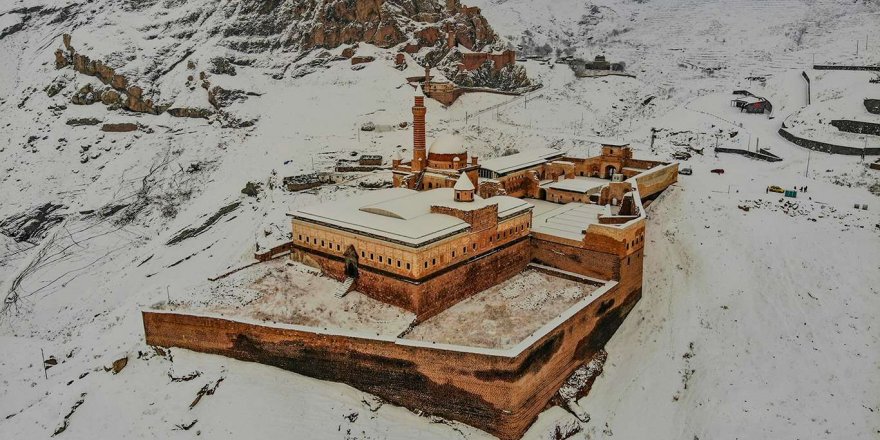 Tarihi İshak Paşa Sarayı geçen sene son 9 yılın ziyaretçi sayısı rekorunu kırdı