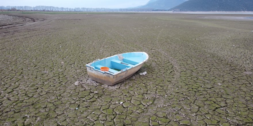 Bursa'da tarımın can damarı Gölbaşı Barajı büyük ölçüde kurudu