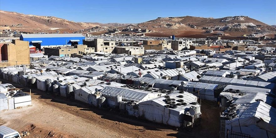 Lübnan'da Suriyeli mültecilerin çadır kampı ateşe verildi