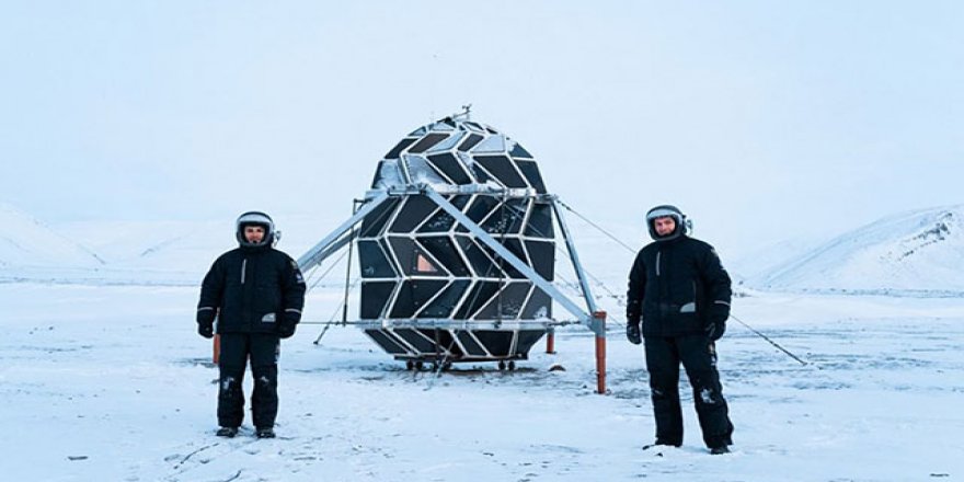 Ay’daki yaşam koşullarını deneyimlemek için 2 ay barınakta kaldılar