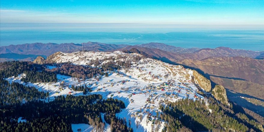 Bulutlara komşu Hıdırnebi Yaylası beyaz örtüsüyle şölen sunuyor