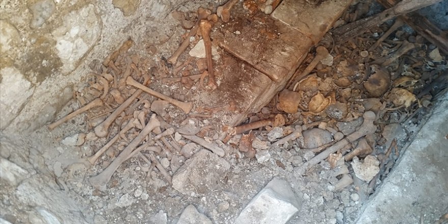 Yol çalışmasında 2 bin 300 yıllık mezar bulundu