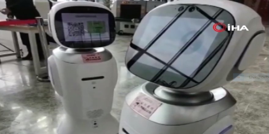 Çin’de tartışan robotlar izleyenleri güldürdü