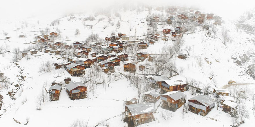 Artvin'deki 2 bin rakımlı Maden Köyü'nde kış böyle geçiyor