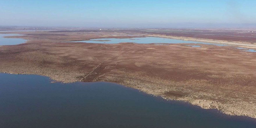 Devegeçidi Barajı suyu yaklaşık 150 metre geri çekildi