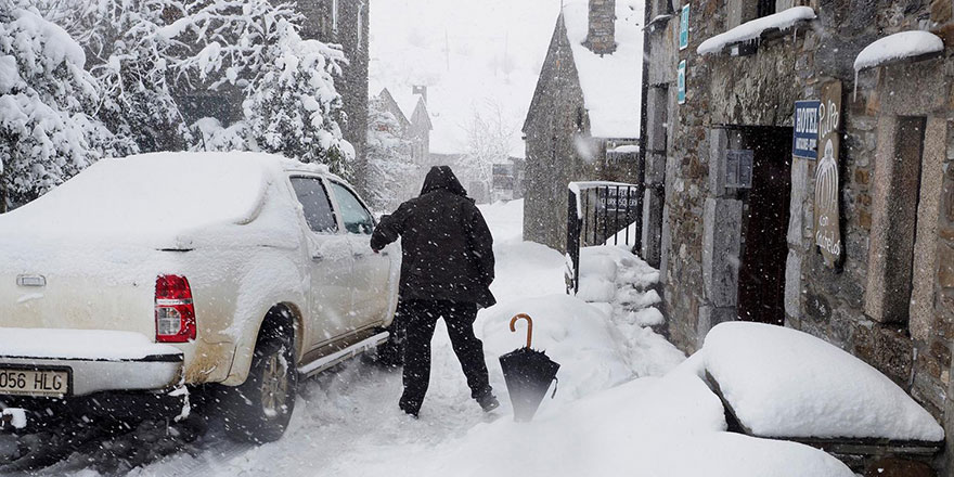 İspanya'da son 11 yılın en yoğun beyaz rahmeti yağdırılıyor