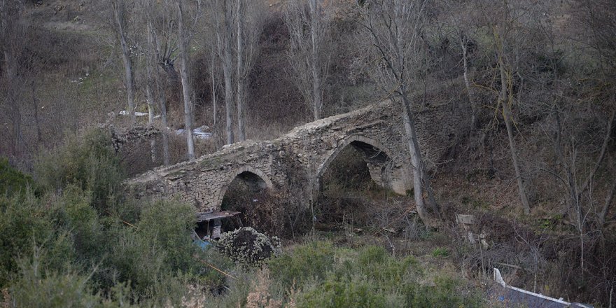 Antik Çağ'da kayaları oyup kanal yaparak şehre su getirmişler