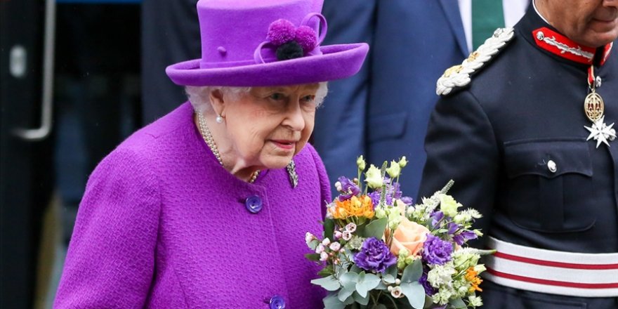 İngiltere Kraliçesi 2. Elizabeth Kovid-19 aşısı oldu