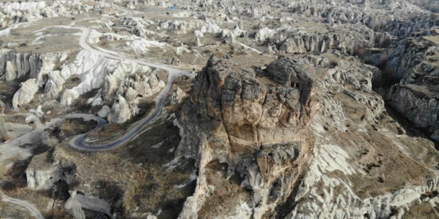 Bu mezarlar yerden 60 metre yükseklikte