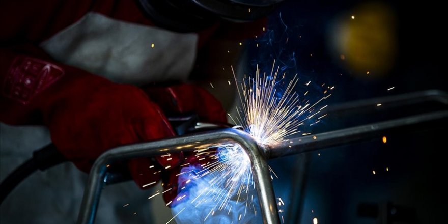 Fabrika gibi çalışan lise şimdi de deney seti üretiyor