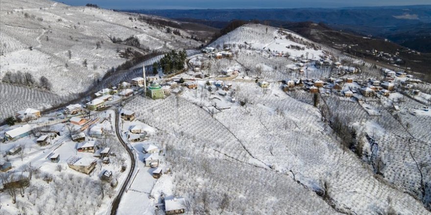Sakarya'da karla kaplanan Çam Dağı'nda görsel şölen