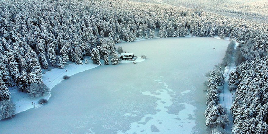 Gölcük Tabiat Parkı'nda göl buz tuttu