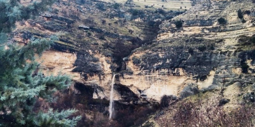Sağanak yağış ile Kişnikar Şelalesi aktı, Tağar Çayı coştu