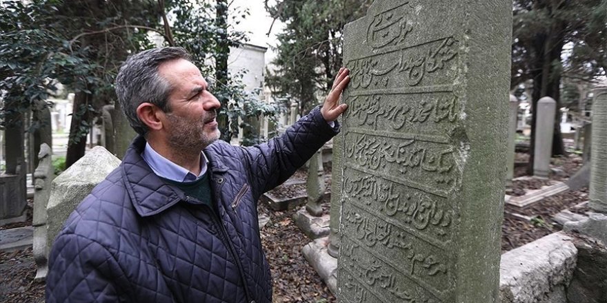 Hayatını mezar taşları için değiştirdi