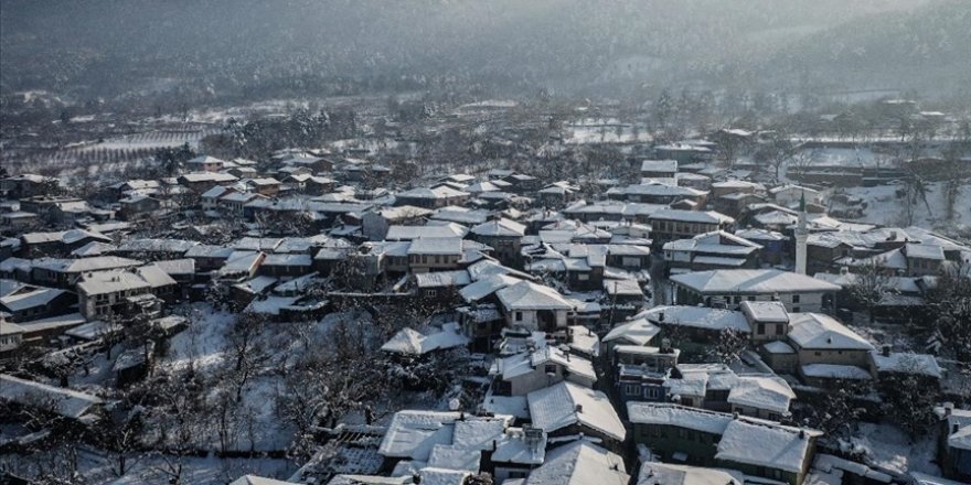 Bursa'nın yedi asırlık 'Osmanlı köyü'nde kar güzelliği